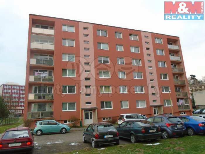 6) Bytová jednotka 3+1/L Nabídková cena: 888 000 Kč Upravená nabídková cena: 12 686 Kč/m 2 Lokalita: Jižní, Stráž pod Ralskem,