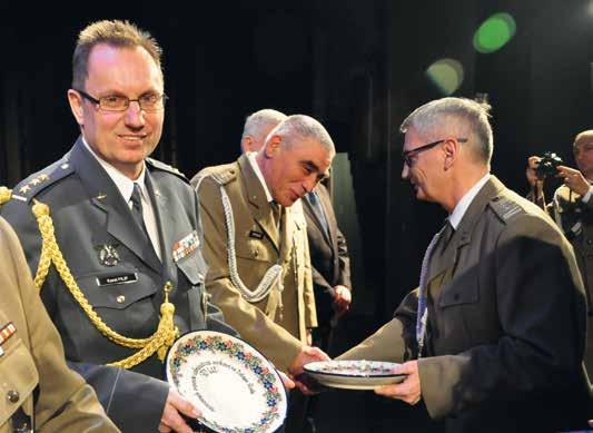20 A report A report 11/2017 8/2017 Rozhovor s ředitelem KVV Hradec Králové plukovníkem Karlem Filipem Nacvičujeme modelové situace Ředitel Krajského vojenského velitelství Hradec Králové plukovník