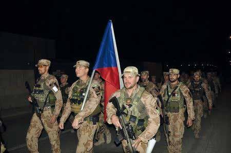 AAT (Air Advisory Team Letecký poradní tým) Úkolového uskupení AČR mise Resolute Support podpořili desátníka L. R., příslušníka 21.