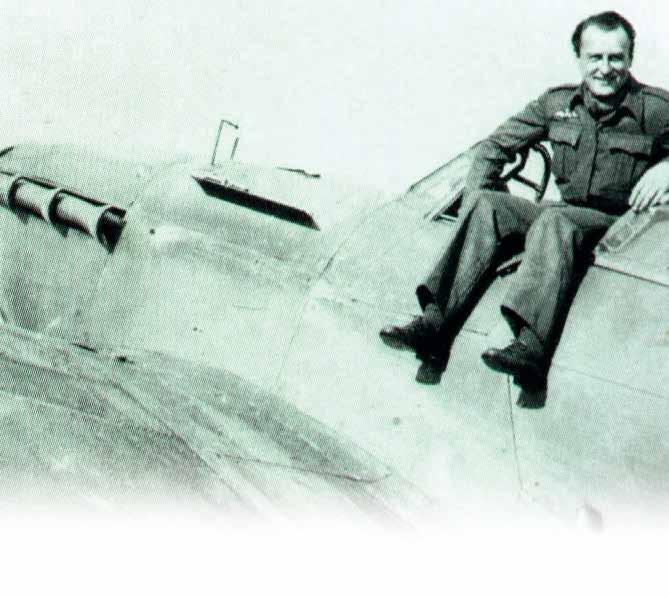 historie 48 A report 11/2017 Válečný veterán a bývalý pilot RAF, brigádní generál Zdeněk Škarvada, by se v těchto dnech dožil sta let Zemřel jako král, ve stoje Na válečného veterána a pilota RAF