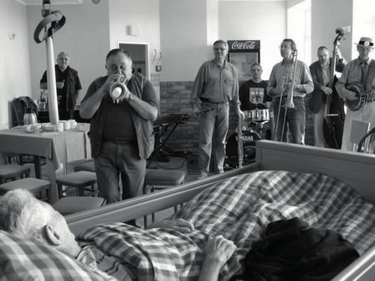 16 Výroční zpráva Asociace poskytovatelů hospicové paliativní péče Čestní členové MUDr. Marie Svatošová Ing. Jaromír Bílý PhDr. Václav Filec MUDr.