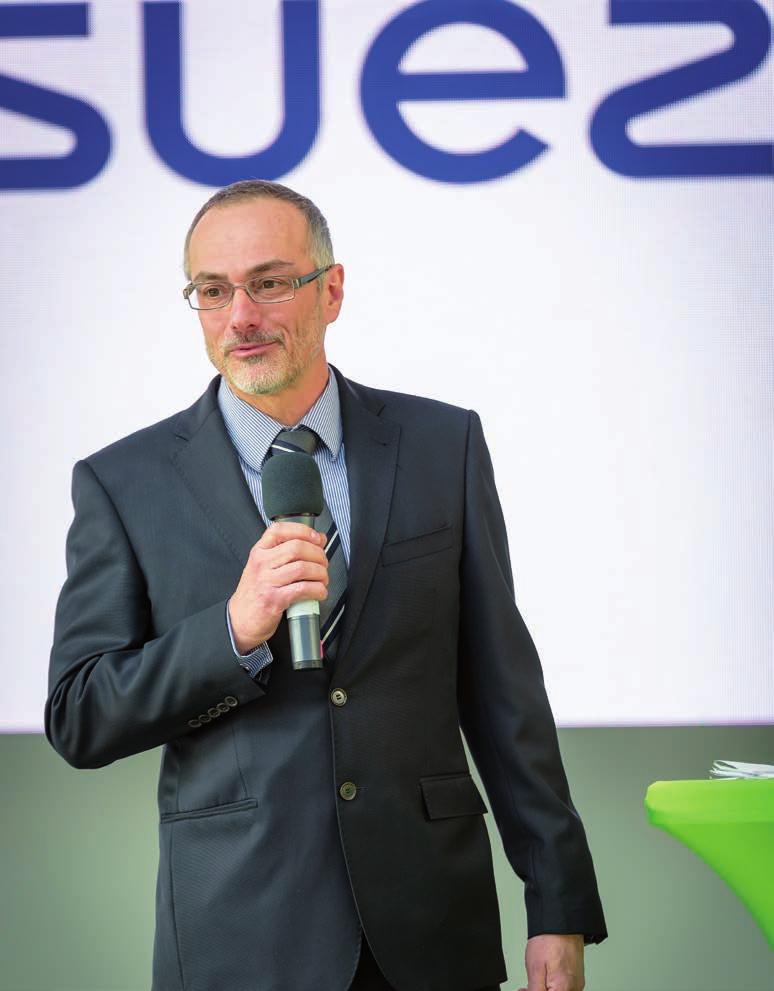 naše řešení TECHNOLOGIE PRO OBĚHOVÉ HOSPODÁŘSTVÍ SUEZ Využití zdrojů a.s. v březnu 2017 slavnostně spustila recyklaci plastových odpadních fólií v Němčicích nad Hanou.