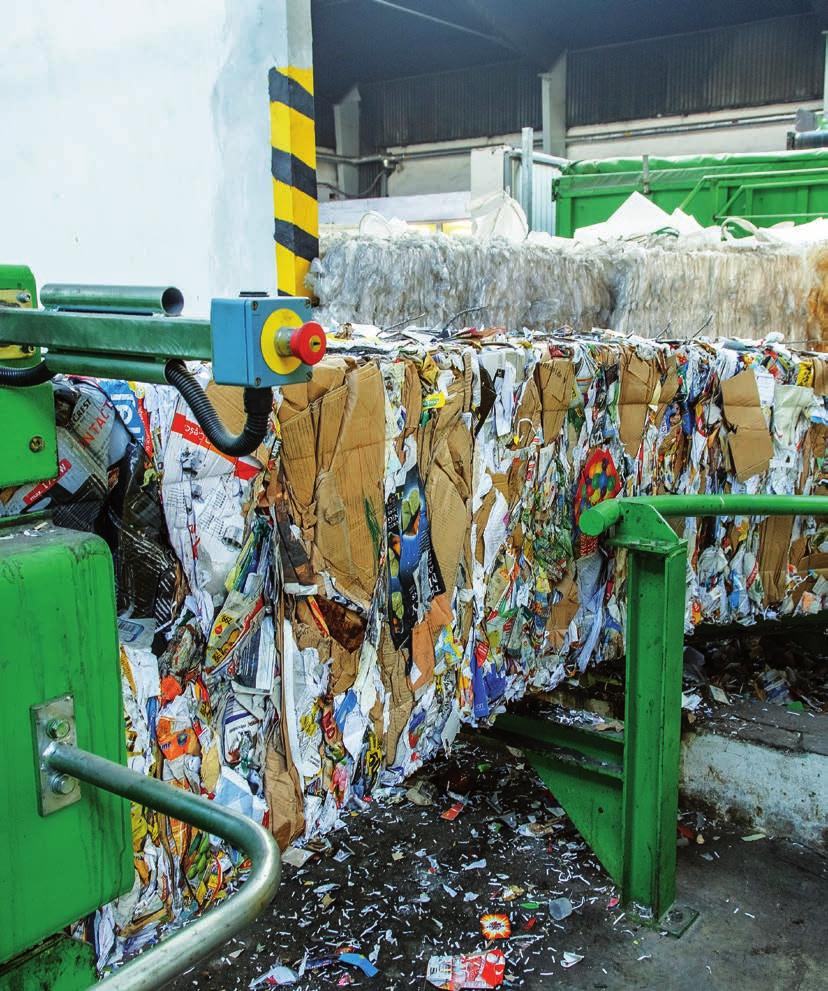 PRO MĚSTA A OBCE Obcím a městům přinášíme řešení, která jsou trvale udržitelná a vyvážená v ekonomickém i ekologickém aspektu.