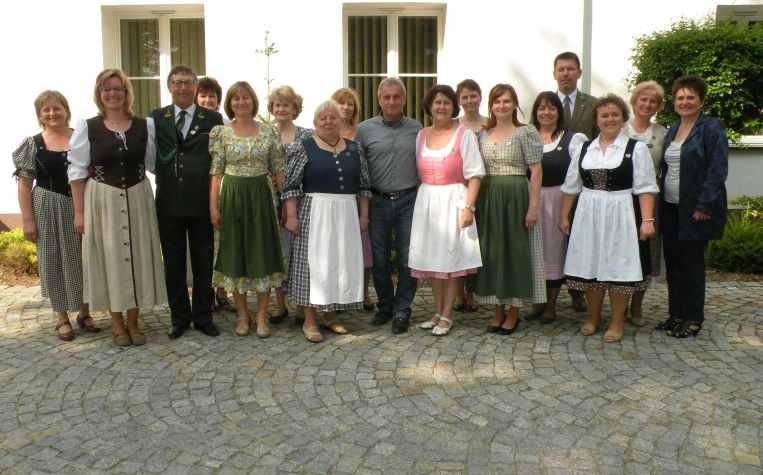 DNI TULOWIC 2017 Neděle byla opět nabitá. Po Svatohubertské mši v kostele sv.