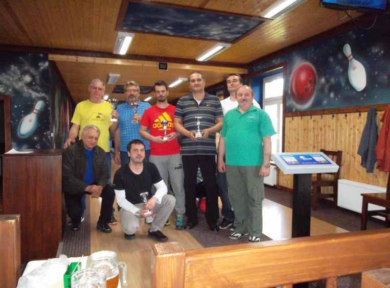Děkujeme Bowlingu U Cimbury za poskytnutí prostor a občerstvení a samozřejmě i všem zúčastněným. V. Lasovský Přední umístění turnaje tříčlenných družstev: 22. 4. a 8. 5. 2017 1.