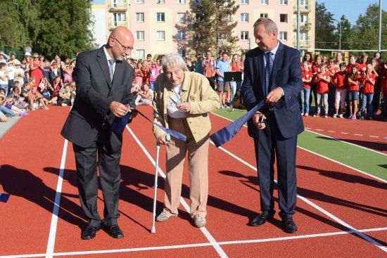 SPORT něno bylo také obsazení představenstva společnosti. Tatra podle svého managementu úspěšně absolvovala první fázi restrukturalizace a má dobře nakročeno k dalšímu rozvoji.