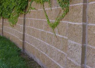 Betonové plotové tvarovky se štípanou pohledovou stranou mají naprosto přirozený vzhled a nevyžadují žádnou povrchovou úpravu.