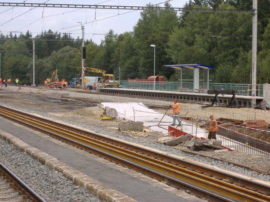 Výroční zpráva 2006 7 Zpráva o vztazích mezi ovládajícími a ovládanými osobami 7.2 Dceřiné společnosti Obchodní podíly v dceřiných společnostech Údaje o společnostech, ve kterých má GJW Praha k 31.12.