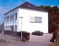 Výroční zpráva 2006 1 Základní údaje o společnosti 1 ZÁKLADNÍ ÚDAJE O SPOLEČNOSTI Firma GJW Praha spol. s r. o. vznikla v roce 1991 spojením kapacit podnikatelů pana Františka Glosera a pana Ferdinanda Jakubce s firmou Leonhard Weiss GmbH & Co.