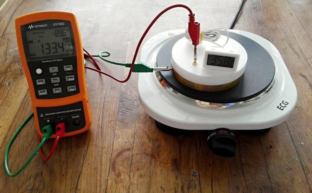 6 Experiment Pro ověření funkčnosti vyrobeného zařízení byl proveden experiment, ve kterém byly použity minerální, syntetické a rostlinné oleje.