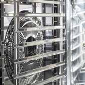 Dvířka varné komory z trojitého skla Zobrazení spotřeby energie RATIONAL ConnectedCooking Vestavěná ruční sprcha s navíjecím mechanismem Odstředivý systém odlučování tuků Trojité zasklení s