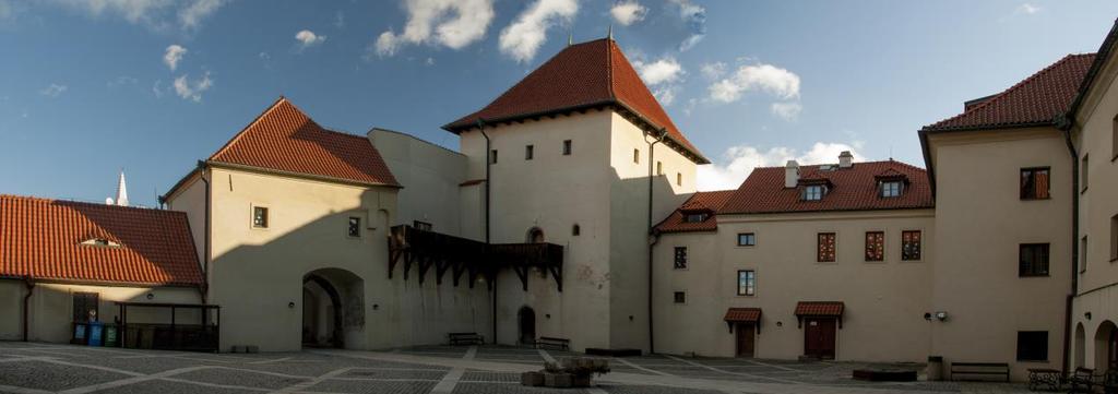 Kadaňský hrad Stálá výstava v přitažlivém prostředí prostorných středověkých sklepů využívá možnost spojit svědectví archeologického materiálu ze 13. - 18.