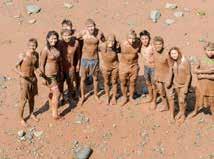Sportování (včetně permanentky do bazénu), rafting, horolezectví, kempování, závody v bahně, lekce tenisu a jízdy na kanoích, tématické party.