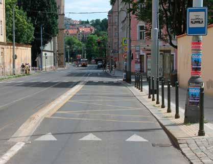 vyhrazeného jízdního pruhu pro cyklisty Obrázek 52 Zastávka se