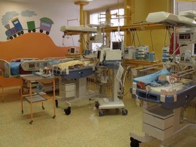 uroflowmetrický přístroj, přenosná štěrbinová lampa a optotypy pro zrakově postižené děti probíhaly preventivní a vzdělávací akce pro lékaře, zdravotnický personál, praktické lékaře pro