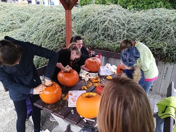 pravidelně o státní svátek 28.10. V 15:00 jsme se sešli, abychom si společně prožili akci.