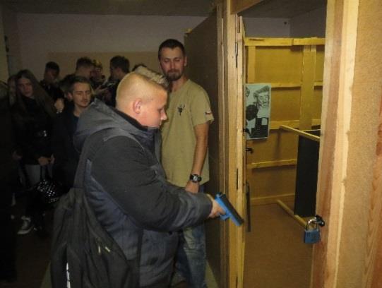 V rámci tohoto výcviku se seznámili s taktikou zákroku proti nebezpečnému pachateli na palubě letadla, absolvovali modelovou situaci na toto téma a dále si procvičili zásady střelby na pevný a