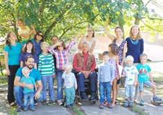 ŠKOLY, ŠKOLKY etc. Třetí rok v Komunitní škoe Roztoky Do naší škoy již třetím rokem docházejí děti různého věku, od předškoáků po pátou třídu.