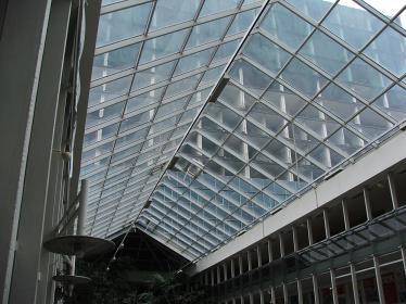 Pokorný Přednáška 4: Stavební materiály v ohni, zvyšování požární odolnosti konstrukcí 37 49 Omezení použitelnosti reaktivních ochran Reaktivních ochran nelze užít u k-cí v podzemních podlažích a u