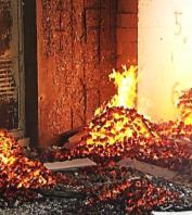 Beton > 100 C odpařování volné a fyzikálně vázané vody možnost částečného zvýšení pevnosti 100 400 C pevnost betonu v tlaku se příliš neliší od původní hodnoty 400 500 C uvolňování chemicky vázané