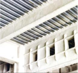 Pokorný Přednáška 4: Stavební materiály v ohni, zvyšování požární odolnosti konstrukcí 25 49 Požární nástřiky příklady z praxe PROMAT Cafco FENDOLITE MII průmyslově vyráběná suchá omítková směs