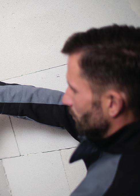 montážní deska z perforovaného ocelového plechu Trojitá otočná zásuvka Dvířka pro zařízení pro bezdrátovou komunikaci (Wifi), s plastovou vložkou Držák