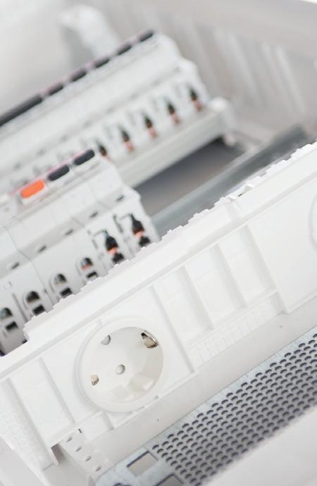 18 UK600 INTELIGENTNÍ PROSTOR PRO VAŠE INSTALAČNÍ PROJEKTY Kombinované skříně UK600 Inteligentní způsob připojení