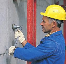 Jednoduchý způsob fixace kotev Postup montáže Při použití pomocného šroubu M 24 Při použití pomocného kolečka M 24 a bednění VARIO GT 24 1.