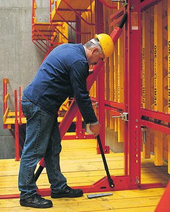 Vozík CB 240 Snadné zabednění i odbednění pomocí valivého ložiska Ráčna 19 mm Ozubené kolečko Zajištovací klín Vozík Valivá ložiska Konzola CB 240 PERI