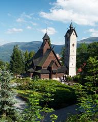 PĚŠÍ VÝSTUP Na nejvyšší českou horu je možný vystup mnoha způsoby s využitím značených turistických tras.