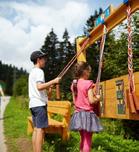 Vycházková trasa Ke Krakonošově zpovědnici z Pece do Úpy po Staré cestě Turistické trasy Pec pod Sněžkou - Stará cesta do Velké Úpy - Dětské hřiště Velká Úpa (cca 2 km) Od července 2014 je v Peci pod