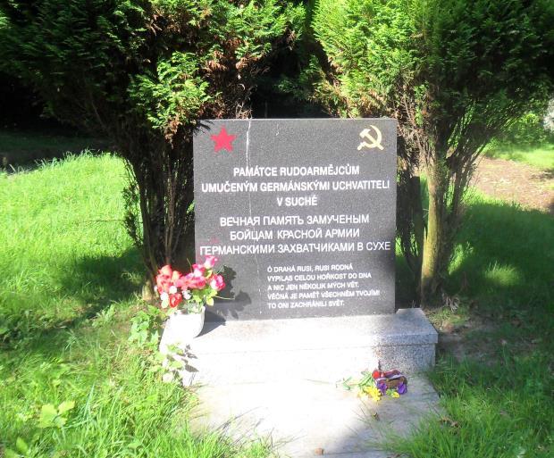 HAVÍŘOV-PROSTŘEDNÍ SUCHÁ HROMADNÝ HROB SOVĚTSKÝCH VÁLEČNÝCH ZAJATCŮ Kulturní památka od 3. 5. 1958, r. č. ÚSKP: 17975/8-2171 Válečný hrob dle zákona č. 122/2004 Sb.