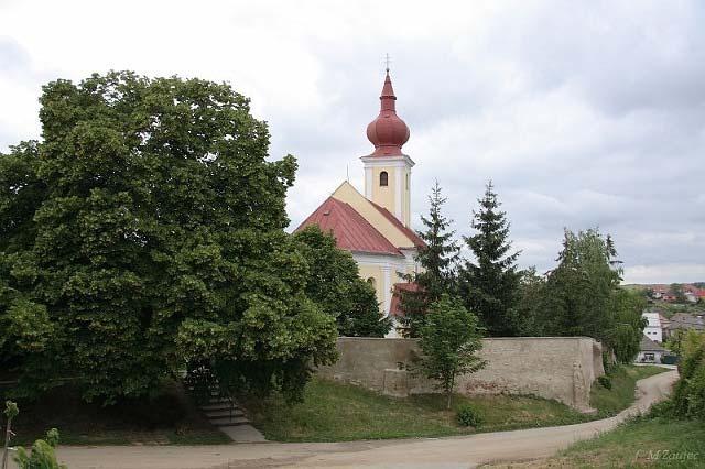 2). Obr. 1 Lukov dvor - Dom Srdca Ježišovho Obr. 2 Dubovo-cerový jarocký les Zdroj: http://old.misionari.sk/ Zdroj: www.panoramio.