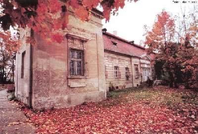 13 Barokovo-klasicistický kaštieľ v Cabaji Zdroj:http://www.slovenskehrady.sk/kastiel-cabaj-capor/obrazok/1 V obci sa nachádzajú ubytovacie, stravovacie zariadenia ako je penzión Salaš (obr.