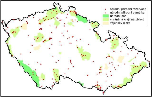 Rozsah újezdů okolo roku 2004 (oranžová barva) a jejich srovnání s velkoplošnými chráněnými