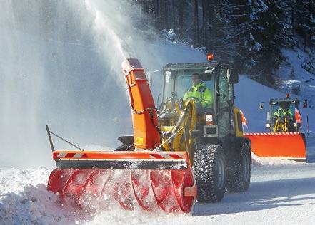 nejvyšší výškou zdvihu ve své třídě Volitelně hydraulika Load Sensing 150 l/min: pro větší pohodlí při obsluze a nižší spotřebu paliva Na přání je možné