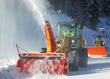 nejvyšší výškou zdvihu ve své třídě Volitelně hydraulika Load Sensing 150 l/min: pro větší pohodlí při obsluze a nižší spotřebu paliva Na přání je možné