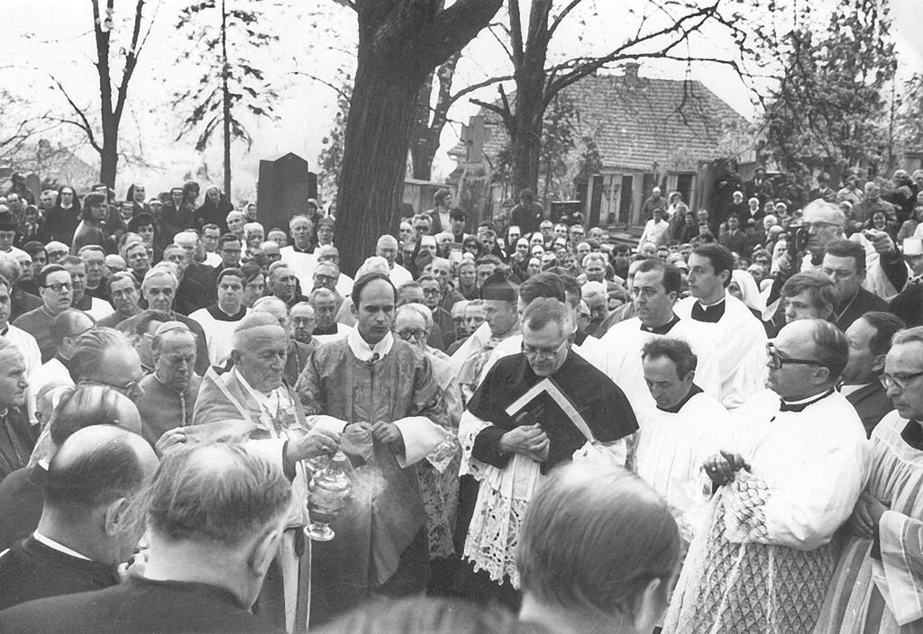 f. Trochtiana 158 Shromáždění u biskupské hrobky, s kadidelnicí