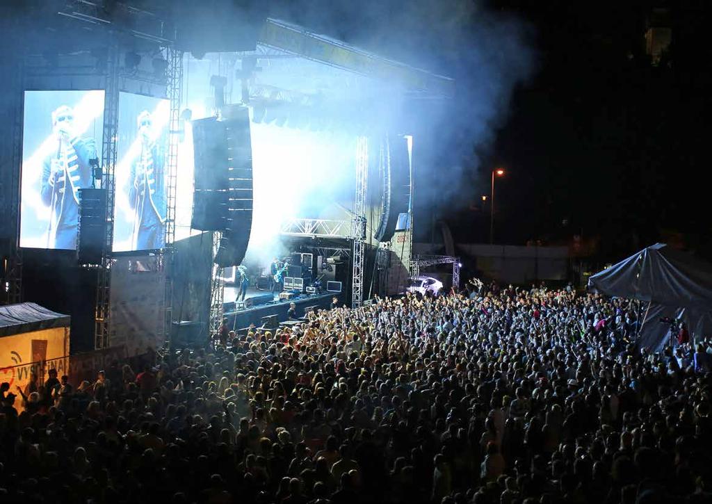 Třídenní festival / 2x vyprodaný / 4 stage / 35 tis. návštěvníků za 3 dny První ročník Vysočina Festu vznikl v roce 2013 a akce takového charakteru v Kraji Vysočina zjevně chyběla.