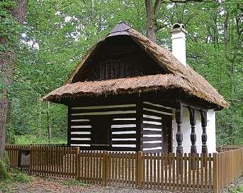 CZ, ARCHIV MAFRA,WIKIPEDIA TŘI VETERÁNI, roubenka vprůhonickém parkuuprahy Dlouhýnos princezny Bosany v legendární pohádce z roku 1983 Třiveteráni měřilpouhé dvaapůl metru aza