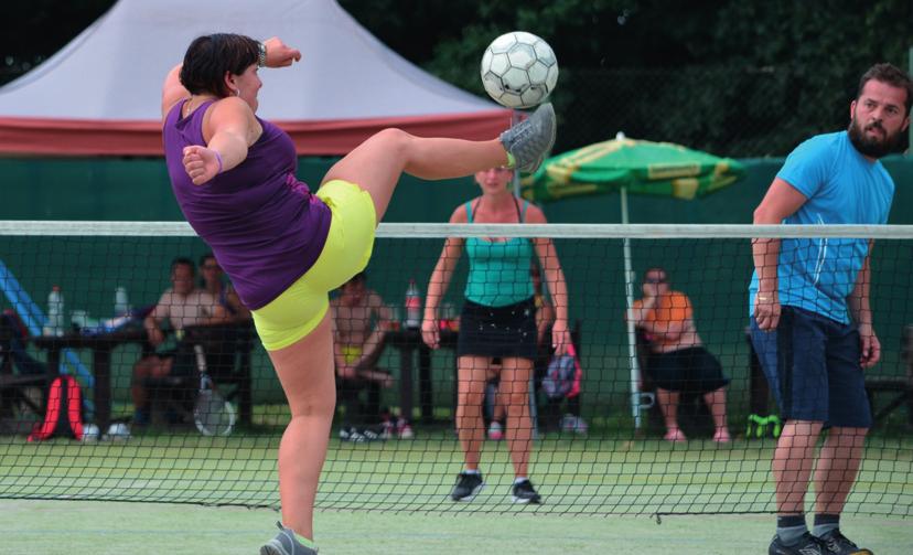 Kromě hlavní ceny za nejhezčí dekolt se totiž opět vyhlásila řada speciálních cen.