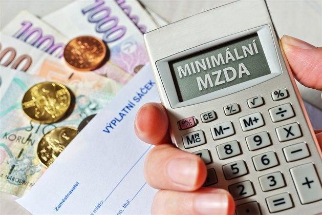 ní mzdy za celý pracovní úvazek (tedy 40 hodin týdně) činit 11.000 Kč a základní hodinová sazba 64 Kč.