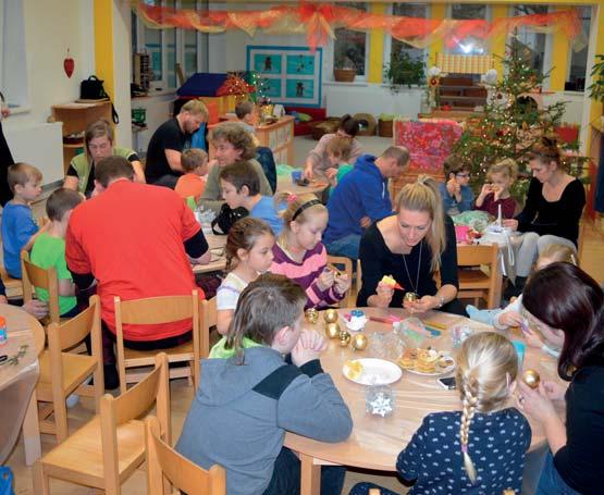 com/novyzamekkostelecno Z NAŠICH ŠKOL MŠ Krupkova Vánoční tvoření Po roce přichází, ten překrásný čas vánoční. Lidé zpívají koledy, domovem se rozléhá vůně jehličí a vánočního cukroví.