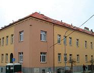 podm 605 253 577 Hledám Vyměním Exkluzivní novostavba s pozem kem 12 000 m2 Eurookna, zatep lená, podl vytápění, vynik voda, čistička 2 krby, mnoho ovoc stro mů, vlastní lesík Celý pozemek je
