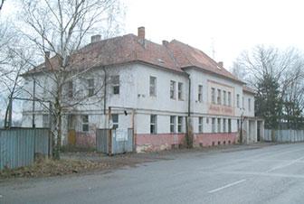 Pohraniční rota u přechodu do Rakouska Prodej areálu bývalé pohraniční roty v Hevlíně, okres Znojmo 100 m od hraničního přechodu do Rakouska Hevlín/Laa an