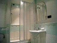 opravě, 2x výtah, balkon, sklep CP 41m 2, 777 749 499 Cena: