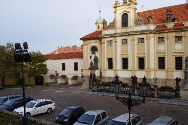 001C Loreta Praha, Loretánské náměstí 100/7, Praha 1, k.ú. Hradčany 1. priorita: rehabilitace hlavního průčelí - spojovací mostek, 2.