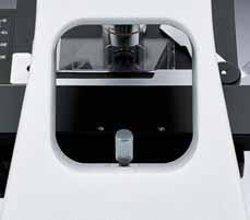 What's more, the interpupillary distance can be adjusted within a range of 48 to 75 mm, with a scale provided for easy alignment as well as a mechanism for diopter