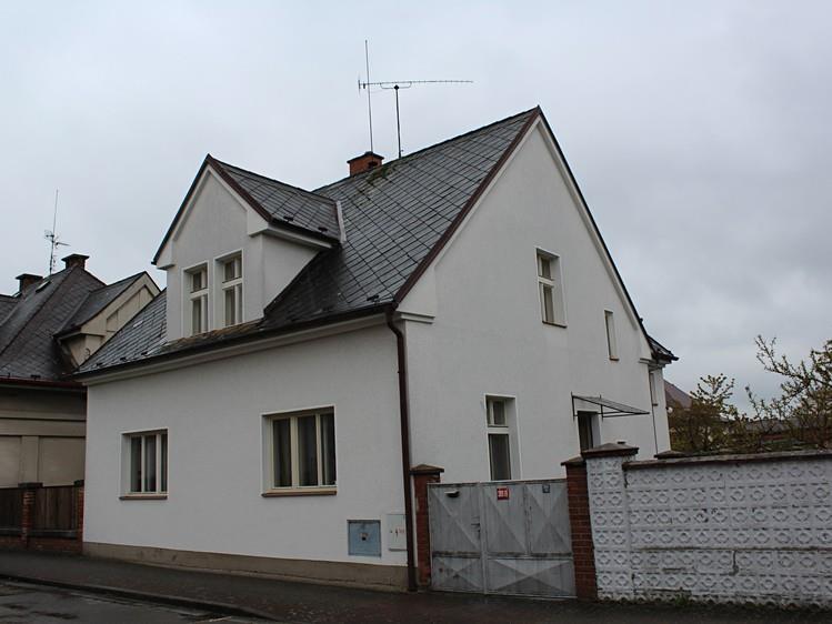 Záznam o prodeji srovnávané nemovitosti č. 4 1. Identifikace Prodej, Rodinný dům, 150 m 2, Chlumec nad Cidlinou Celková cena: 2.500.000 Adresa: Kladruby, Chlumec nad Cidlinou, okres Hradec Králové 2.