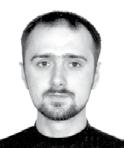 Obe polovice spoj lepidlom a previaž stužkou. Môžeš ju na spodnej strane prilepiť k oriešku, aby sa ti nezošmykla (5). A darček pre Popolušku (alebo Popolvára) je hotový.